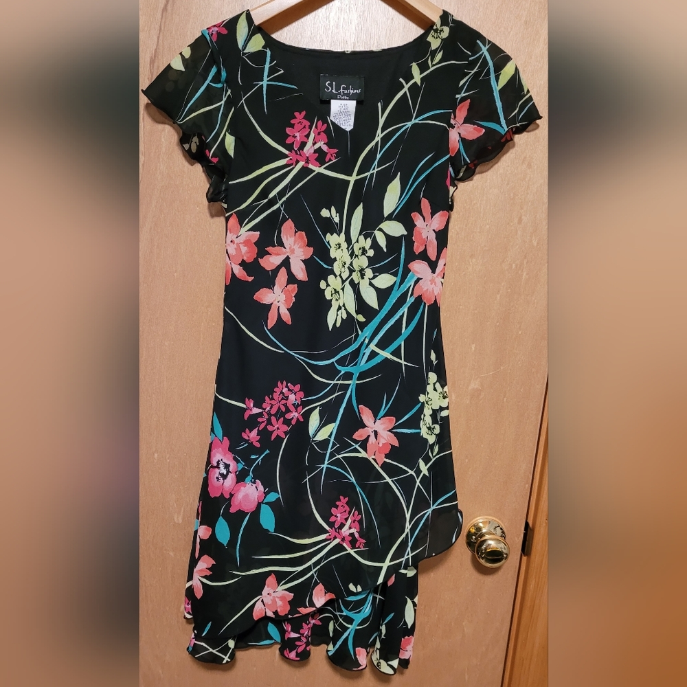 S.L. Fashions Petite Short Sleeve Black Tropical Floral Dress 4P